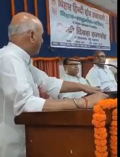 Chandra Shekhar delivering the speech