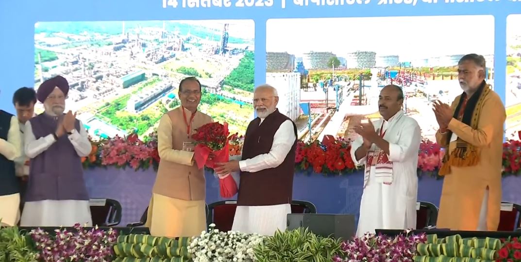 CM Shivraj Singh Chauhan welcoming PM Modi