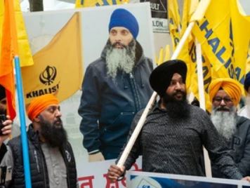 Khalistani Protestors with the Photo of Nijjar
